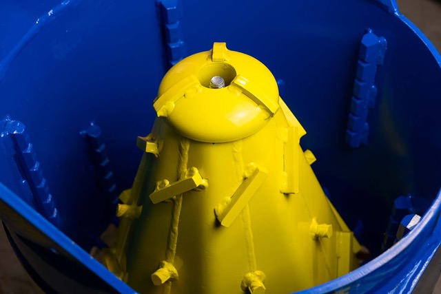 Vision de l'intérieur du godet concasseur avec le cône